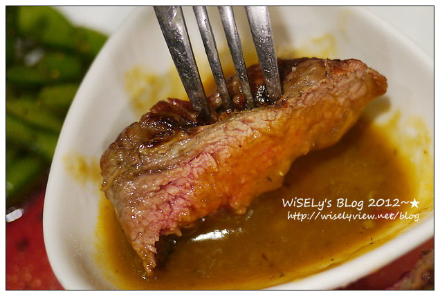 【食記】新北市．三芝區：海角99德州烤肉～完食48盎司(OZ)沙朗牛排，整個人撐到摸肚