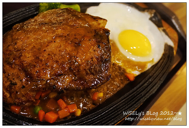 【食記】台北市.中正區:台北火車站2F微風食尚中心/咖哩皇宮-印度風(咖哩牛排餐)、潢濱咖哩(豬肉咖哩歐姆蛋) 【食記】台北市.中正區:台北火車站2F微風食尚中心/咖哩皇宮-印度風(咖哩牛排餐)、潢濱咖哩(豬肉咖哩歐姆蛋)