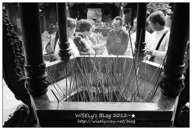 【隨拍】Panasonic Lumix GX1：台北．大龍峒保安宮 (相機單色模式黑白攝影)