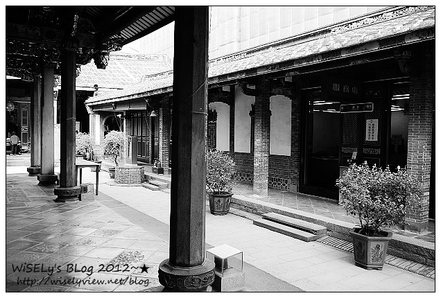 【隨拍】Panasonic Lumix GX1：台北．大龍峒保安宮 (相機單色模式黑白攝影)