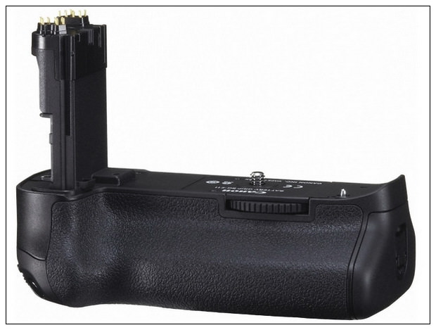 【相機】Canon EOS 5D Mark III規格資料：2230萬畫素、DIGIC 5+影像處理器、ISO 25600、61點AF自動對焦、3吋104萬畫素LCD、6fps連拍、15萬快門壽命、新增電子水平儀.多重曝光.HDR拍攝.CF/SD雙卡，預售價約120,000元左右～新增配件和閃燈 (個人評比心得分享)