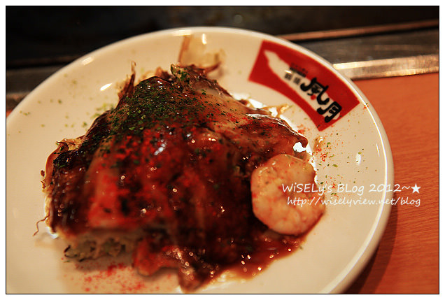 【旅行】2011日本．大阪：道頓堀必吃美食～鶴橋風月大阪燒、難波前日千的たこ燒道樂わなか章魚燒，以及味道很特別的蓬萊肉包 (適合預算有限的朋友吃)