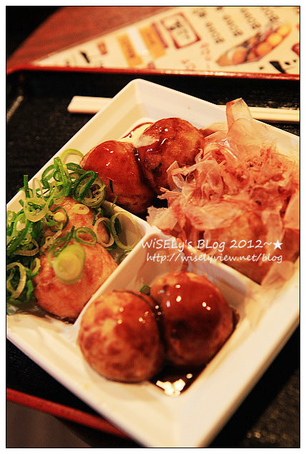 【旅行】2011日本．大阪：道頓堀必吃美食～鶴橋風月大阪燒、難波前日千的たこ燒道樂わなか章魚燒，以及味道很特別的蓬萊肉包 (適合預算有限的朋友吃)