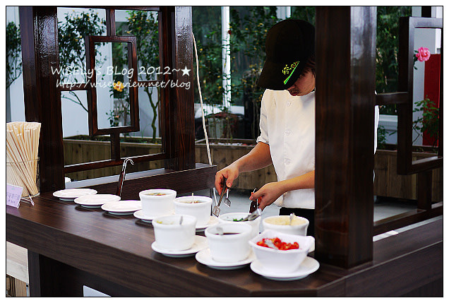 【食記】宜蘭縣．員山鄉：香草菲菲(Buffet)自助餐吃到飽～味道還不錯食材新鮮但要注意點餐時間，鄰近太陽埤逛逛隨拍