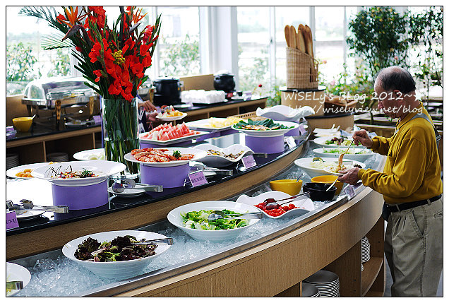 【食記】宜蘭縣．員山鄉：香草菲菲(Buffet)自助餐吃到飽～味道還不錯食材新鮮但要注意點餐時間，鄰近太陽埤逛逛隨拍