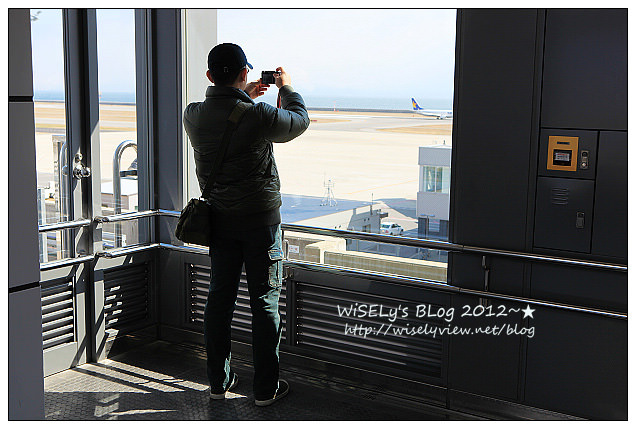 【旅遊】2012日本神戶：從神戶空港搭乘KOBE Port Liner(機場捷運線)到三宮車站，以及三宮市區到旅館沿途隨拍