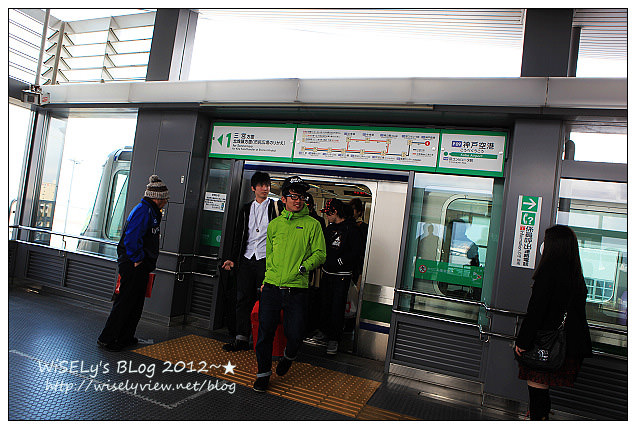 【旅遊】2012日本神戶：從神戶空港搭乘KOBE Port Liner(機場捷運線)到三宮車站，以及三宮市區到旅館沿途隨拍