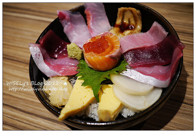 【食記】台北市.中山區:三井上引水產立吞壽司@讓人甘願一早排隊的美味好料 【食記】台北市.中山區:三井上引水產立吞壽司@讓人甘願一早排隊的美味好料