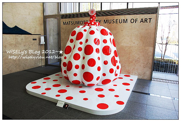 【旅行】2012日本．長野：松本市美術館(草間彌生)、ホテル花月は住宿、縄手通り至人形町街道漫遊、松本車站隨拍、星巴克NAGANO長野杯、松本PARCO用餐(5 HQRN)、松本城及夜櫻留影