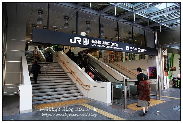 【旅行】2012日本．長野：松本市美術館(草間彌生)、ホテル花月は住宿、縄手通り至人形町街道漫遊、松本車站隨拍、星巴克NAGANO長野杯、松本PARCO用餐(5 HQRN)、松本城及夜櫻留影