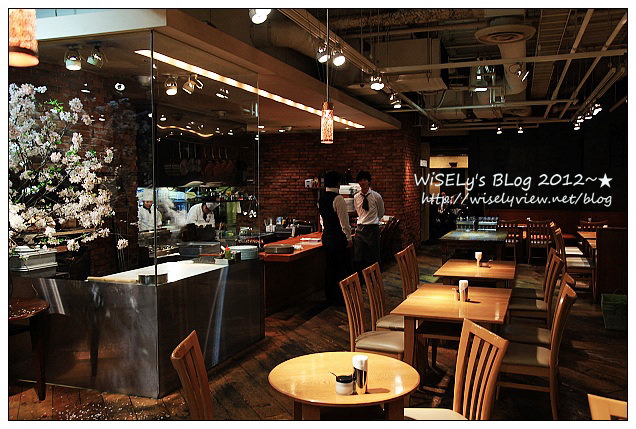 【旅行】2012日本．長野：松本市美術館(草間彌生)、ホテル花月は住宿、縄手通り至人形町街道漫遊、松本車站隨拍、星巴克NAGANO長野杯、松本PARCO用餐(5 HQRN)、松本城及夜櫻留影