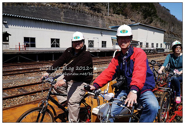 【旅行】2012日本．岐阜：奧飛騨溫泉口駅＠舊神岡鐵道單車遊，適合親子此生必來一次的體驗～(內含騎乘沿途美景及過山洞的實拍影片)