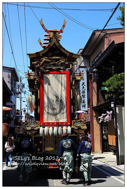 【旅行】2012日本．岐阜：古川祭神轎遊行巧遇「子供歌舞妓」，品嚐山腰樓和食與井之廣味噌煎餅、逛祭典屋台和大啖飛騨霜降牛串烤