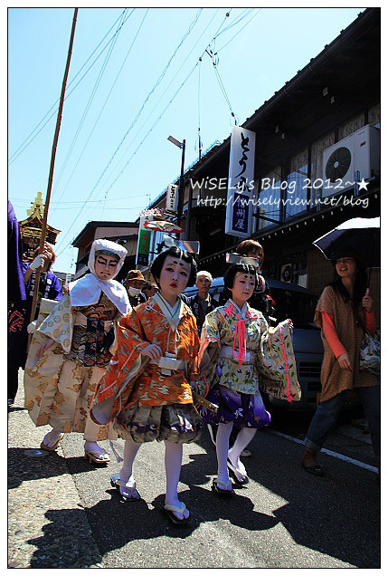 【旅行】2012日本．岐阜：古川祭神轎遊行巧遇「子供歌舞妓」，品嚐山腰樓和食與井之廣味噌煎餅、逛祭典屋台和大啖飛騨霜降牛串烤