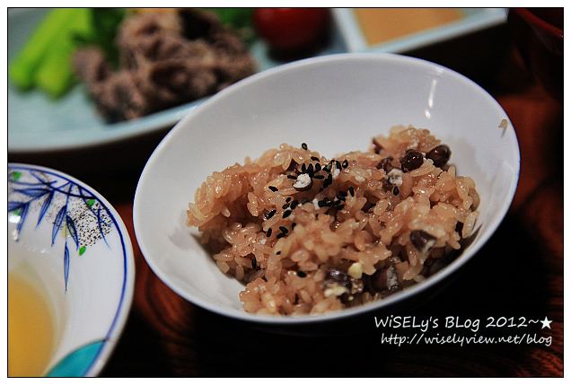 【旅行】2012日本．岐阜：古川祭神轎遊行巧遇「子供歌舞妓」，品嚐山腰樓和食與井之廣味噌煎餅、逛祭典屋台和大啖飛騨霜降牛串烤