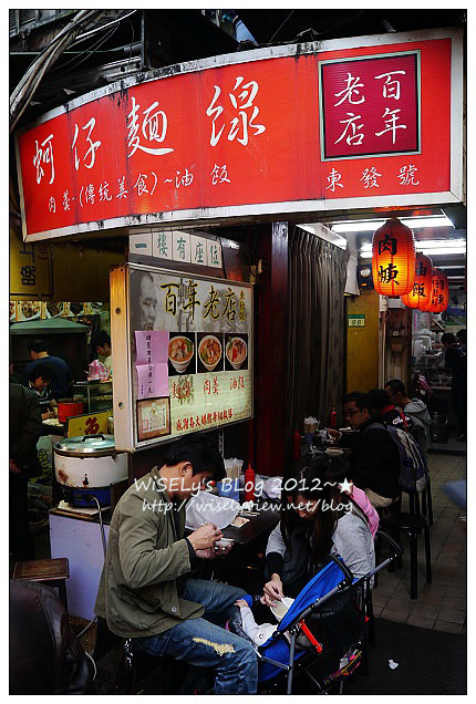 【食記】台北市．饒河街夜市：東發號蚵仔麵線、加賀魷魚大王、紫蘇梅口味大雞排、日式圓圓燒、阿花蚵仔煎&炸臭豆腐、日式珍珠紅豆餅 (推薦必嚐美食小吃)