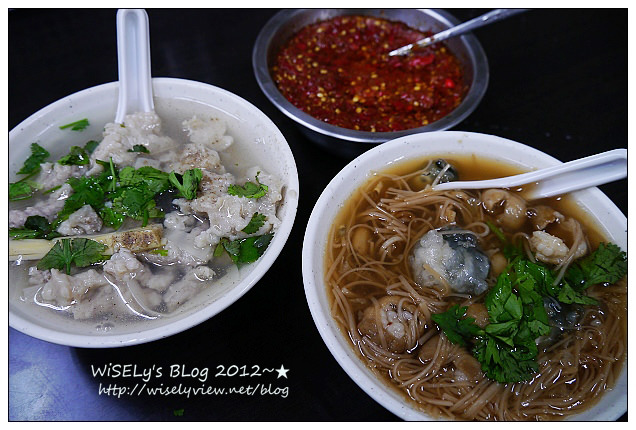 【食記】台北市．饒河街夜市：東發號蚵仔麵線、加賀魷魚大王、紫蘇梅口味大雞排、日式圓圓燒、阿花蚵仔煎&炸臭豆腐、日式珍珠紅豆餅 (推薦必嚐美食小吃)