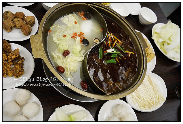 【食記】台北市．松山區：老王記麻辣火鍋：鍋底便宜單點制鴨血豆腐吃到飽，食材簡單但好吃