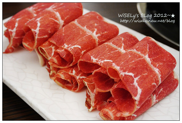 【食記】台北市．松山區：老王記麻辣火鍋：鍋底便宜單點制鴨血豆腐吃到飽，食材簡單但好吃