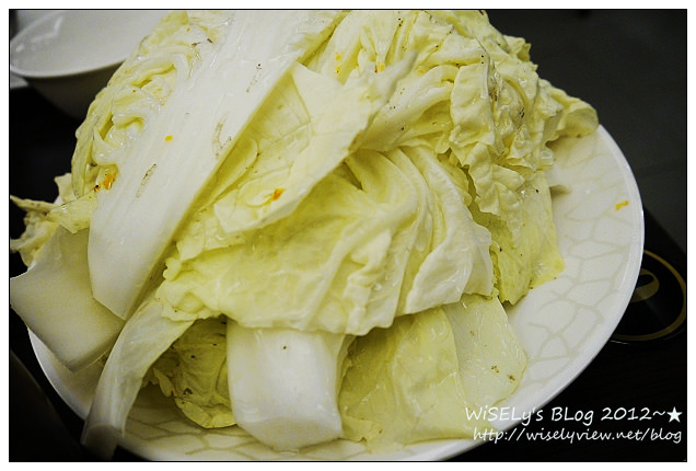 【食記】台北市．松山區：老王記麻辣火鍋：鍋底便宜單點制鴨血豆腐吃到飽，食材簡單但好吃