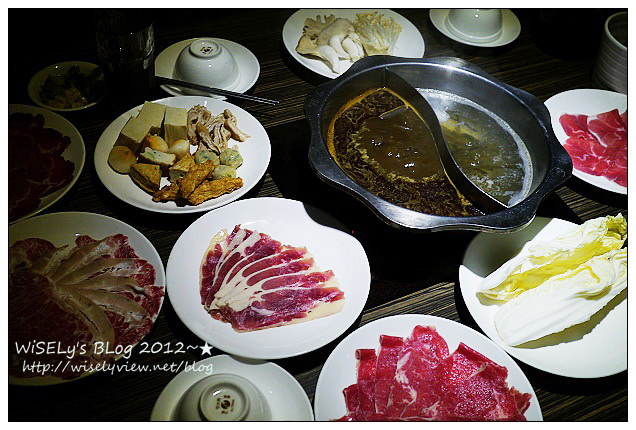 【食記】台北市.大安區:2012亨記麻辣火鍋@單點式吃到飽,晚餐新增紐約客牛肉片 【食記】台北市.大安區:2012亨記麻辣火鍋@單點式吃到飽,晚餐新增紐約客牛肉片