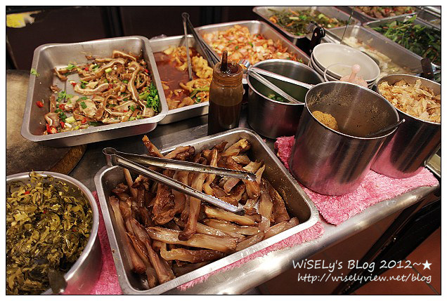 四川成都西紅杮麵食︱半筋半肉拉麵及鮮蝦紅油抄手︱捷運萬芳醫院站美食