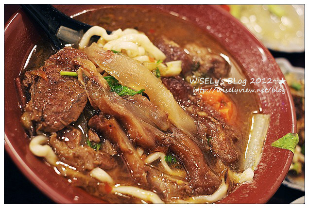 四川成都西紅杮麵食︱半筋半肉拉麵及鮮蝦紅油抄手︱捷運萬芳醫院站美食