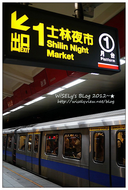 【食記】台北市．士林夜市(B1美食區小吃)：小莊官財板、台灣光頭佬起司豬排、曾記鐤邊趖、大頭龍蚵仔煎、忠誠號生炒花枝，一樓商店街及周邊隨拍