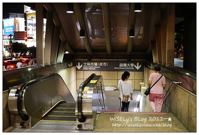 【食記】台北市．士林夜市(B1美食區小吃)：小莊官財板、台灣光頭佬起司豬排、曾記鐤邊趖、大頭龍蚵仔煎、忠誠號生炒花枝，一樓商店街及周邊隨拍