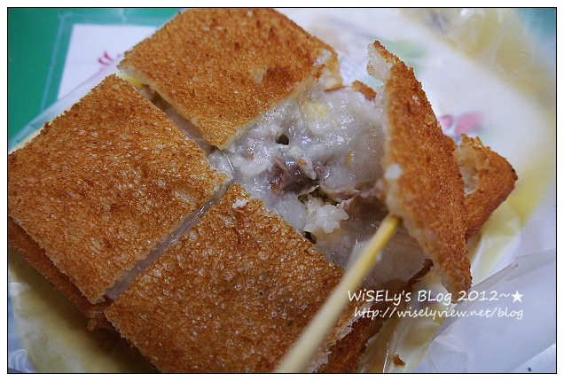 【食記】台北市．士林夜市(B1美食區小吃)：小莊官財板、台灣光頭佬起司豬排、曾記鐤邊趖、大頭龍蚵仔煎、忠誠號生炒花枝，一樓商店街及周邊隨拍