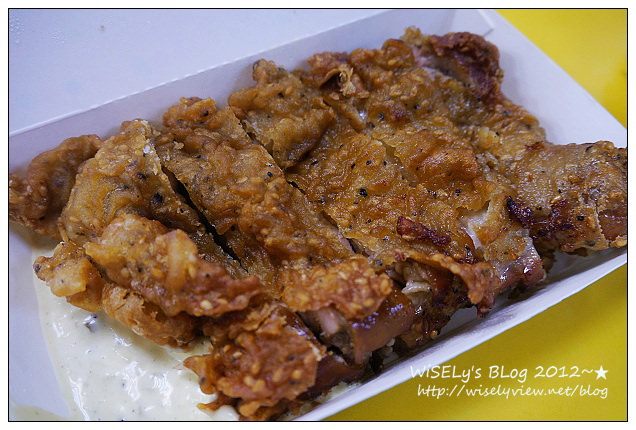 【食記】台北市．士林夜市(B1美食區小吃)：小莊官財板、台灣光頭佬起司豬排、曾記鐤邊趖、大頭龍蚵仔煎、忠誠號生炒花枝，一樓商店街及周邊隨拍