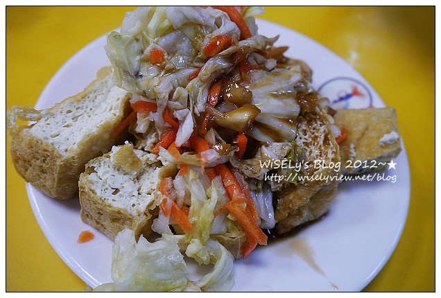 【食記】台北市．士林夜市(B1美食區小吃)：小莊官財板、台灣光頭佬起司豬排、曾記鐤邊趖、大頭龍蚵仔煎、忠誠號生炒花枝，一樓商店街及周邊隨拍