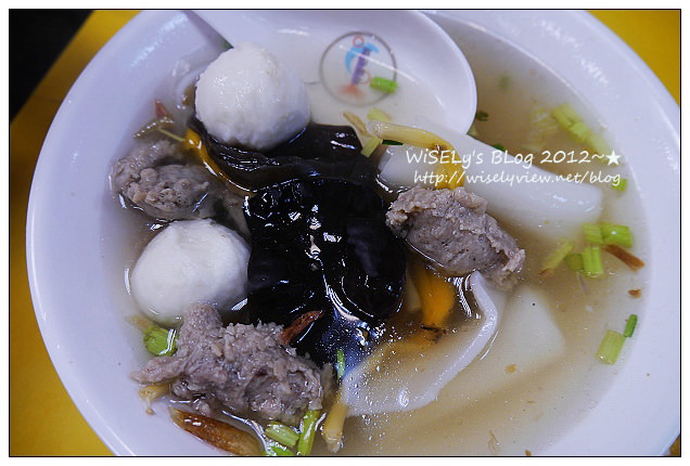 【食記】台北市．士林夜市(B1美食區小吃)：小莊官財板、台灣光頭佬起司豬排、曾記鐤邊趖、大頭龍蚵仔煎、忠誠號生炒花枝，一樓商店街及周邊隨拍