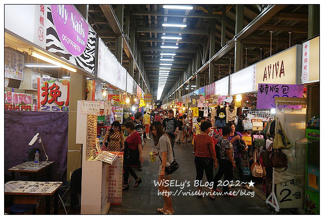 【食記】台北市．士林夜市(B1美食區小吃)：小莊官財板、台灣光頭佬起司豬排、曾記鐤邊趖、大頭龍蚵仔煎、忠誠號生炒花枝，一樓商店街及周邊隨拍