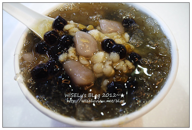 台北大安 東區粉圓&阿財魚翅肉羹︱鬧區裡的銅板小吃店 (東區必吃美食)