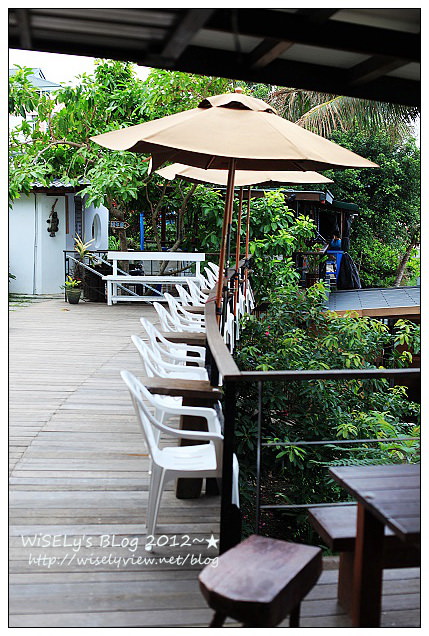 【遊玩】2012台東綠島遊：小魚兒的家&小魚兒廚房＠可餵魚的面海咖啡店，並且還有位可愛的小魚兒