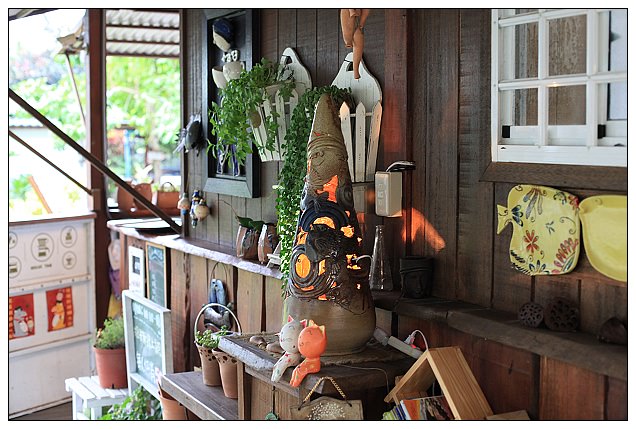 【遊玩】2012台東綠島遊：小魚兒的家&小魚兒廚房＠可餵魚的面海咖啡店，並且還有位可愛的小魚兒