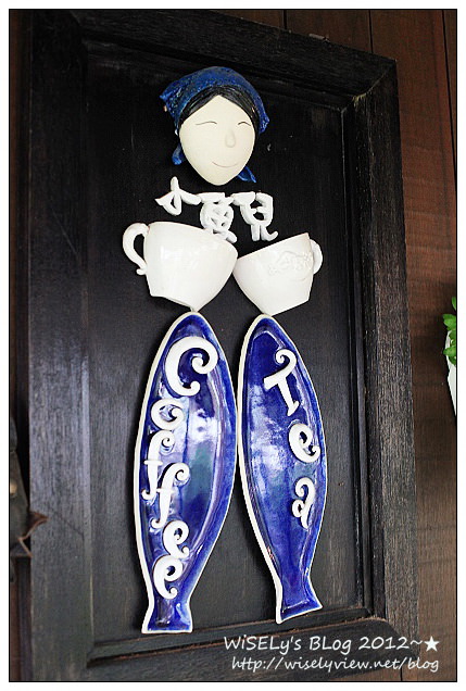 【遊玩】2012台東綠島遊：小魚兒的家&小魚兒廚房＠可餵魚的面海咖啡店，並且還有位可愛的小魚兒