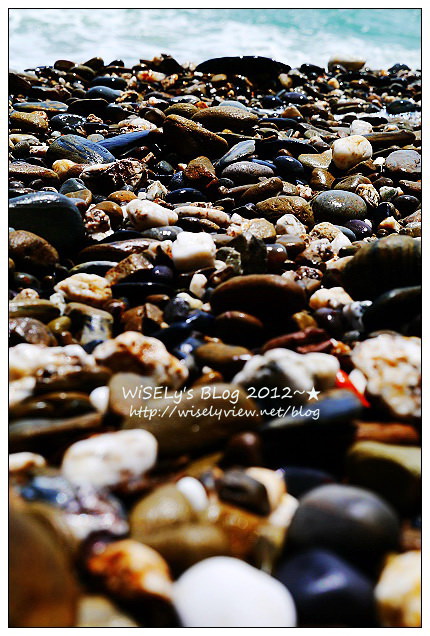 【遊玩】宜蘭縣．蘇澳鎮：(景點)曾經的賊仔澳垃圾場，現在的美麗玻璃海灘＠山路陡峭要注意安全 @WISELY's 拍拍照寫寫字