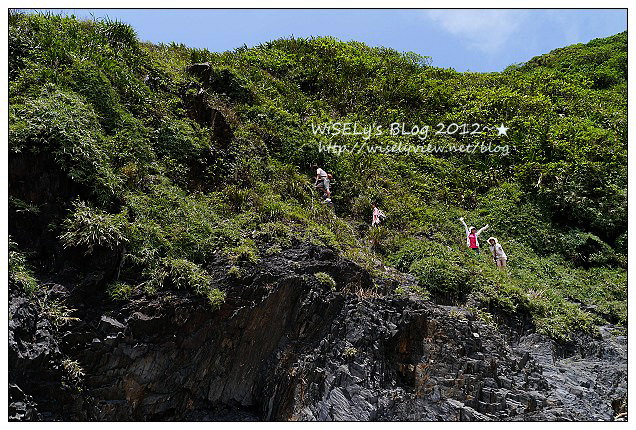 【遊玩】宜蘭縣．蘇澳鎮：(景點)曾經的賊仔澳垃圾場，現在的美麗玻璃海灘＠山路陡峭要注意安全