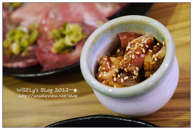 【美食】台北市．大安區：野宴極燒肉(台北SOGO旗艦店)＠啤酒燒肉放題吃到飽，裝潢水晶吊燈閃亮亮