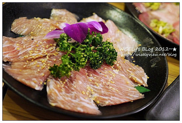 【美食】台北市．大安區：野宴極燒肉(台北SOGO旗艦店)＠啤酒燒肉放題吃到飽，裝潢水晶吊燈閃亮亮