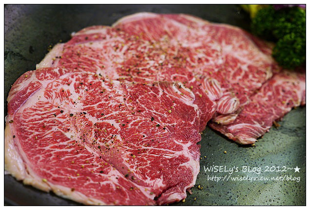 【美食】台北市．大安區：野宴極燒肉(台北SOGO旗艦店)＠啤酒燒肉放題吃到飽，裝潢水晶吊燈閃亮亮