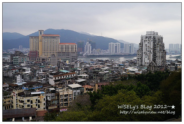 【旅行】2012中國．澳門：景點伴手禮推薦＠議事亭前地、星巴克、鉅記手信、哪咤古廟及大炮台