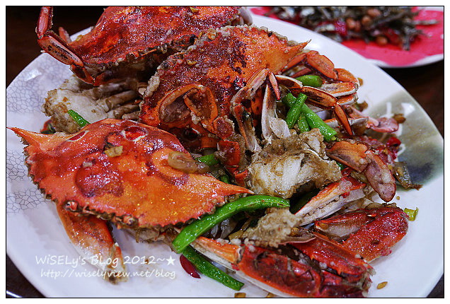 【美食】新北市．萬里區：魚村活海鮮＠秋嚐蟹肥好時節，蒸炒煮炸皆美味 (教你辨示並飽嚐多種萬里蟹料理)