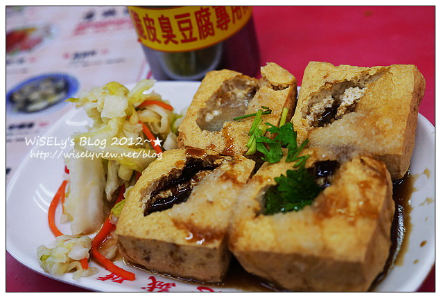 【美食】台北市．士林夜市：王子起司馬鈴薯、醬燒爆漿雞肉卷、忠誠號蚵仔煎、豪大塊牛排
