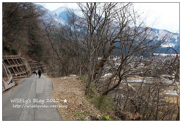 【旅行】2012日本．岐阜縣：白川鄉與五箇山的合掌造聚落巡禮4-1@冬日童話宛如薑餅屋之世界遺產，城山展望台與合掌村隨拍～內含2013(平成25年)點燈活動日程表