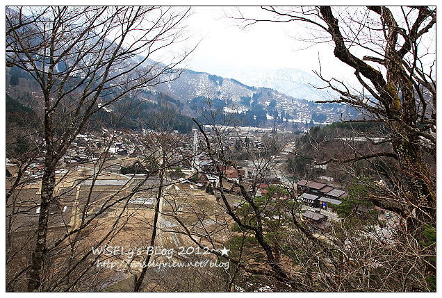 【旅行】2012日本．岐阜縣：白川鄉與五箇山的合掌造聚落巡禮4-1@冬日童話宛如薑餅屋之世界遺產，城山展望台與合掌村隨拍～內含2013(平成25年)點燈活動日程表