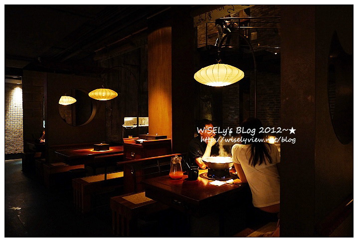 【美食】台中市．南屯區：無老鍋(公益店)@中式養生鍋底，大推明治冰淇淋豆腐及老油條