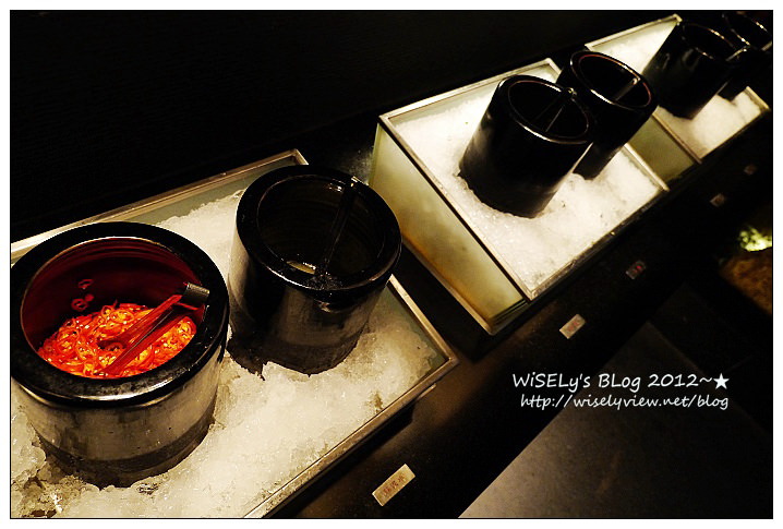 【美食】台中市．南屯區：無老鍋(公益店)@中式養生鍋底，大推明治冰淇淋豆腐及老油條